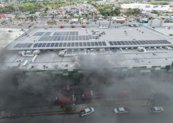Atienden incendio en Mi Plaza Héroes en Cancún