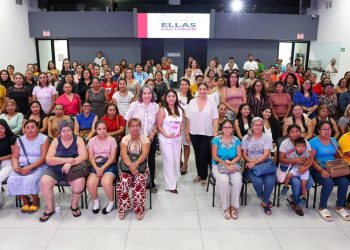 Realizan la cuarta entrega de tarjetas de beneficios para mujeres emprendedoras “Ellas Facturan”