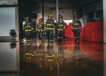 Incendio en el Centro Comercial Mi Plaza Héroes controlado en su totalidad