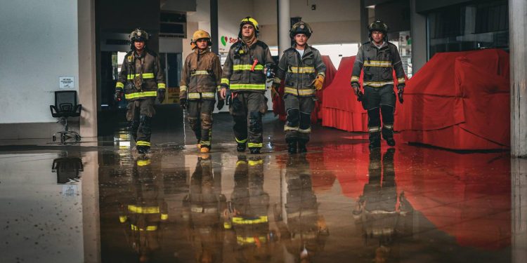 Incendio en el Centro Comercial Mi Plaza Héroes controlado en su totalidad