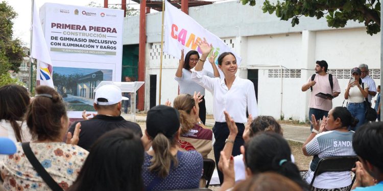 Ana Paty Peralta, encabezó la colocación de la primera piedra del gimnasio “Ejercitando la Inclusión” en el Toro Valenzuela