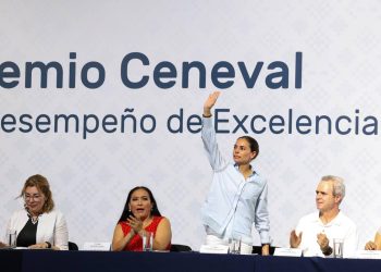 Ana Paty Peralta, atestiguó la ceremonia al Premio CENEVAL al Desempeño de Excelencia EGEL