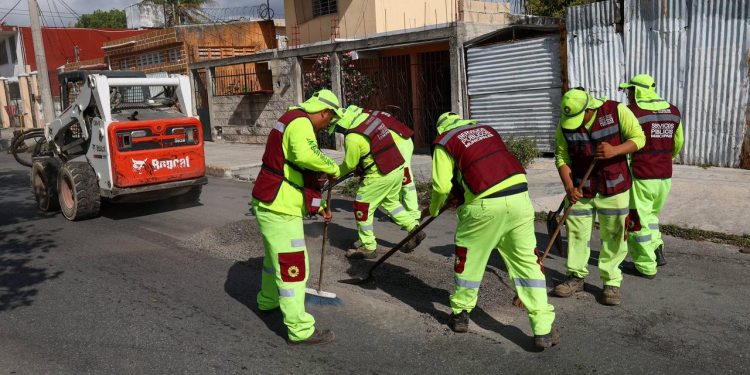 Dirección General de Servicios Públicos realiza labores de mantenimiento vial en la Supermanzana 75