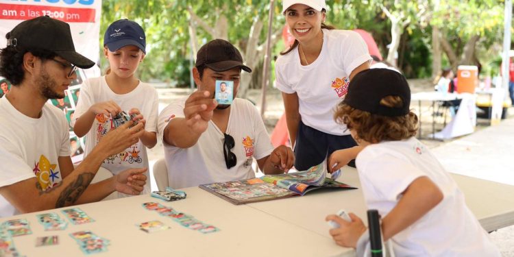 Ana Paty Peralta, participó en la 25ª edición del Paseo Cancunense, realizada en el Malecón Tajamar