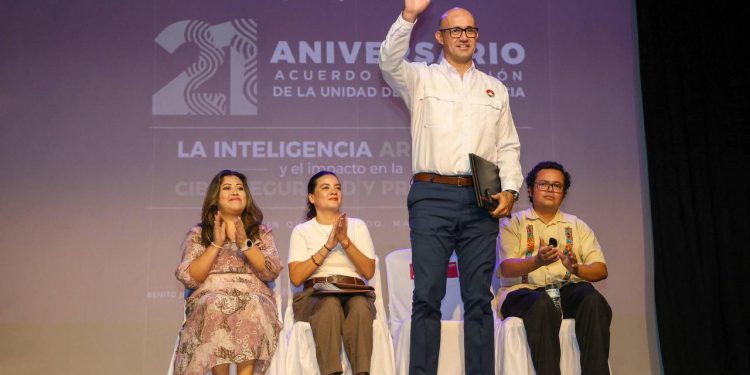 Realizan Conferencia Magistral “La inteligencia artificial y el impacto en la ciberseguridad y privacidad”.