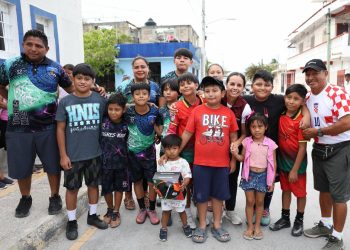 Ana Paty Peralta, realizó recorridos de supervisión en las Supermanzanas 235 y 518 de Cancún