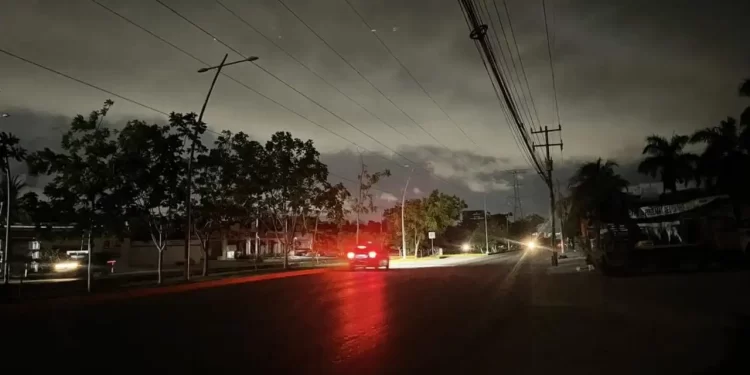 CFE restablece servicio eléctrico tras apagones en Cancún