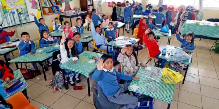 SEP da marcha atrás y conserva fecha de cierre escolar