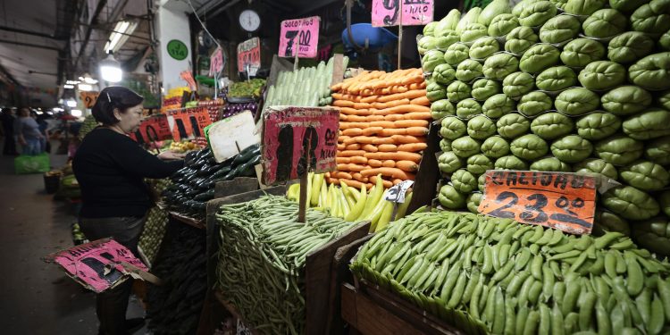 Inflación en México baja durante mayo y sorprende al mercado