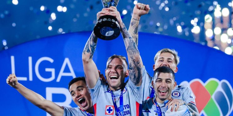 ¡Cementeros de oro! Cruz Azul supera a Pumas y levanta su décimo título de Liga