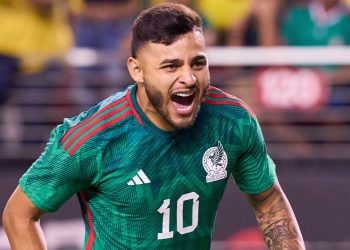 Alexis Vega entrenando con la Selección Mexicana previo al Mundial 2026