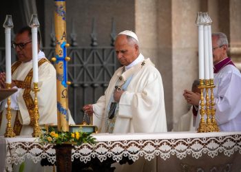León XIV conmemora su primer año como papa con llamado por la paz