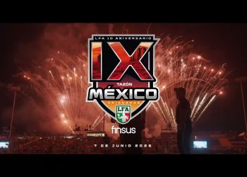 Tazón México IX en Chihuahua con jugadores de Caudillos celebrando en la LFA
