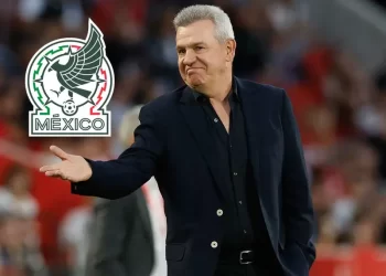 Javier Aguirre durante un entrenamiento de la Selección Mexicana previo al partido contra Sudáfrica en el Mundial 2026.
