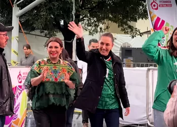Claudia Sheinbaum y Clara Brugada disfrutan juntas el partido México vs Ecuador