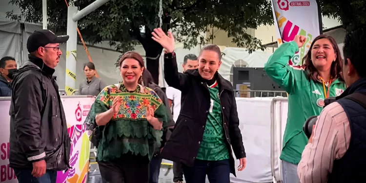 Claudia Sheinbaum y Clara Brugada disfrutan juntas el partido México vs Ecuador