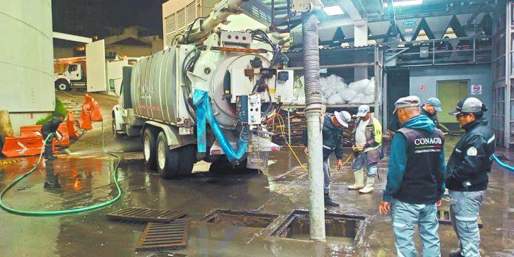 La basura, principal causa de inundaciones en el Valle de México