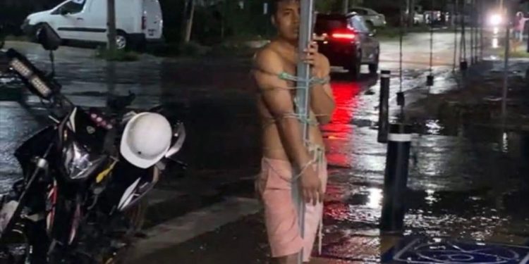 Presunto agresor termina atado a un poste por vecinos de Los Corales