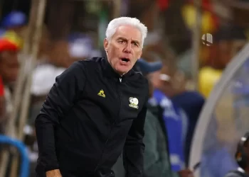 Hugo Broos entrenador de Sudáfrica durante una conferencia previa al partido inaugural contra México en el Mundial 2026.