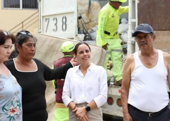 Ana Paty Peralta atiende peticion ciudadana de descacharrizacion en la SM 26