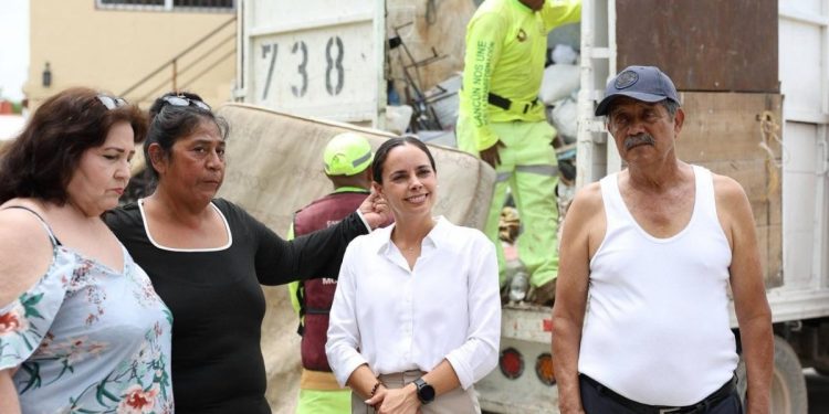 Ana Paty Peralta atiende peticion ciudadana de descacharrizacion en la SM 26