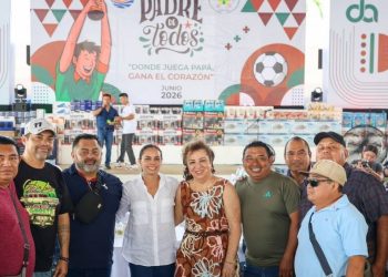 Ana Paty Peralta celebra a mas de 2 mil 300 padres trabajadores del Ayuntamiento de Benito Juarez
