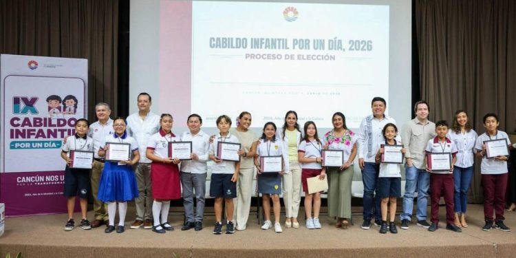 Ana Paty Peralta fomenta la participacion democratica de niñas y niños en Cancun