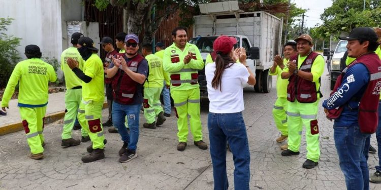 Ana Paty Peralta instruye ordenamiento y limpieza de cableado aereo en Cancun