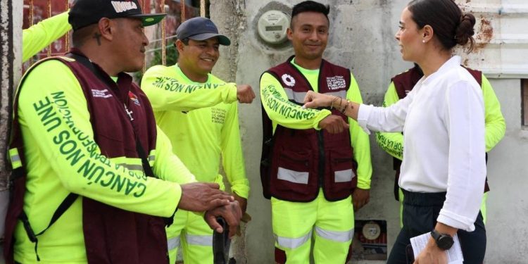 Ana Paty Peralta supervisa trabajos de descacharrizacion en Cancun y refuerza atencion a reportes ciudadanos