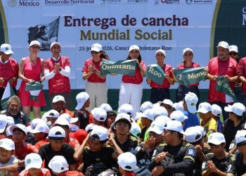 Ana Paty Peralta y Mara Lezama ponen en marcha canchas de futbol del proyecto Mundial Social en Quintana Roo