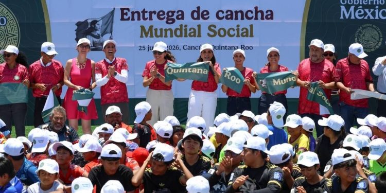 Ana Paty Peralta y Mara Lezama ponen en marcha canchas de futbol del proyecto Mundial Social en Quintana Roo