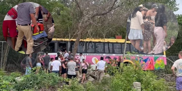 Autobus de Xcaret se sale de la carretera tras maniobra para evitar accidente turistas reciben atencion medica