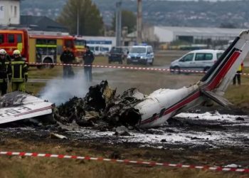 Avioneta de paracaidismo se estrella en Francia; hay 11 muertos