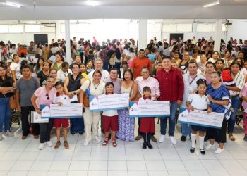 Ayuntamiento de BJ entrega segundo pago de becas Educacion para Transformar a mas de 3 mil estudiantes