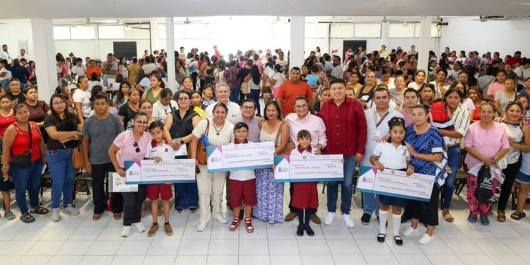 Ayuntamiento de BJ entrega segundo pago de becas Educacion para Transformar a mas de 3 mil estudiantes