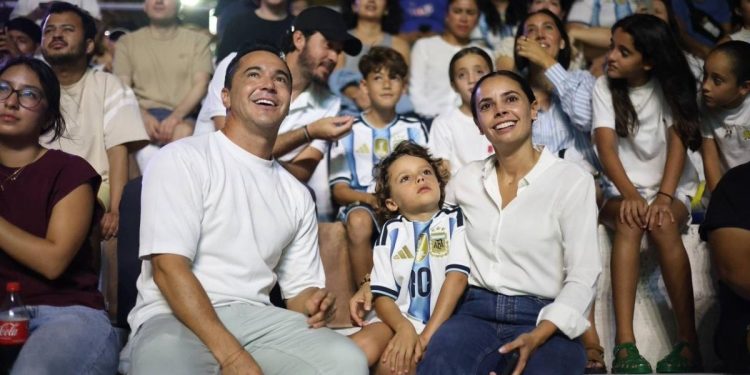 Cancun Fut Fest reune a cientos de aficionados para vivir la pasion del Mundial 2026 en Malecon Tajamar