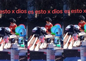 Captan muñeca moviéndose sola y sonriendo de manera perturbadora en un tianguis