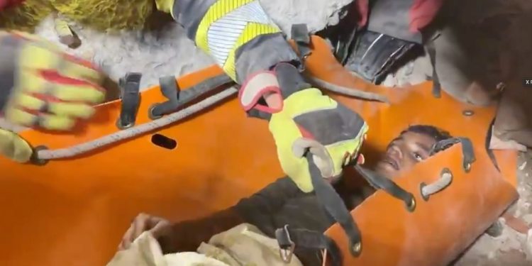 Ejército Mexicano rescata a niño de 11 años tras 72 horas bajo escombros en Venezuela