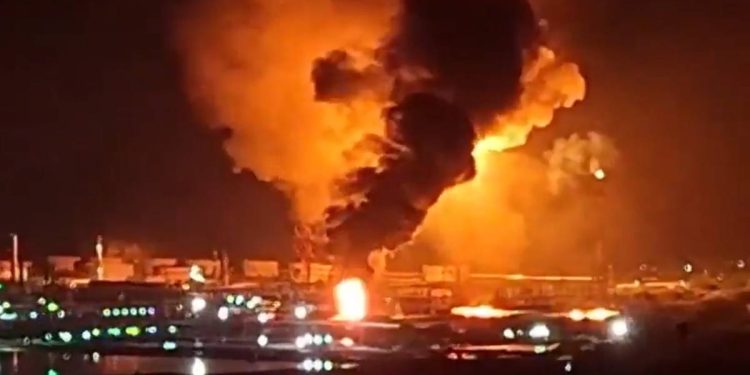 Explosion en refineria de Pemex en Salina Cruz ocurre tras fuga de combustoleo en ducto