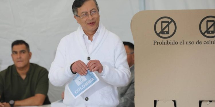 Gustavo Petro rechaza resultados preliminares de elecciones en Colombia y denuncia irregularidades en el conteo