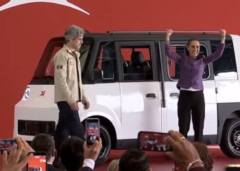 Claudia Sheinbaum presenta Olinia, el auto eléctrico 100 por ciento mexicano