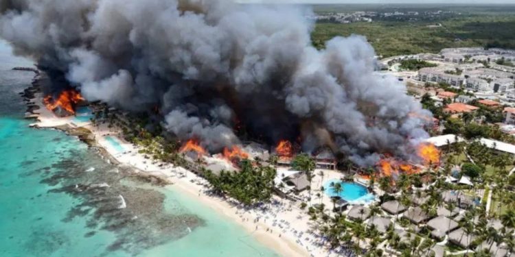 Incendio en hotel de RepUblica Dominicana deja una turista muerta y mil 700 evacuados