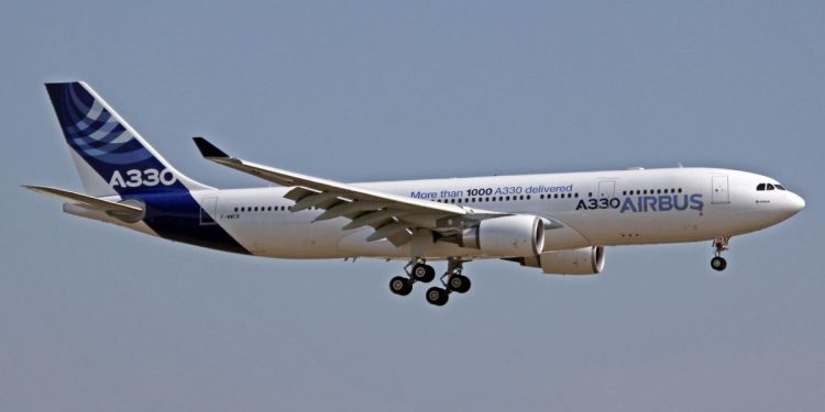 Rayo impacta el motor de un Airbus A330 con más de 200 pasajeros a bordo en Colombo