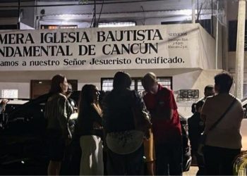Sujetos armados irrumpen en iglesia de Cancun y asaltan a feligreses durante culto