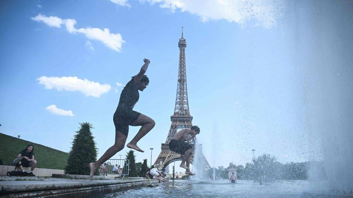 Torre Eiffel reduce horarios por la ola de calor en Francia