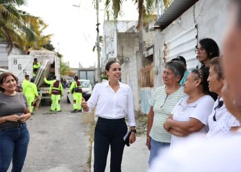 Ejercen labores de descacharrización en la SM 64 de Cancún
