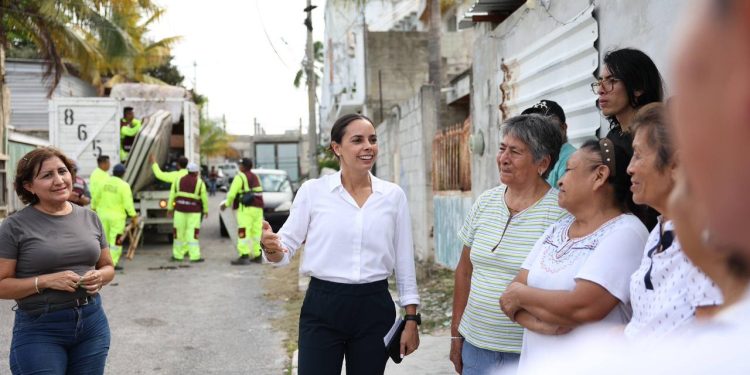 Ejercen labores de descacharrización en la SM 64 de Cancún