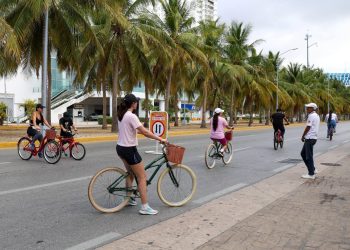 Realizan una edición más de “Paseo Cancunense”, en la avenida Bonampak