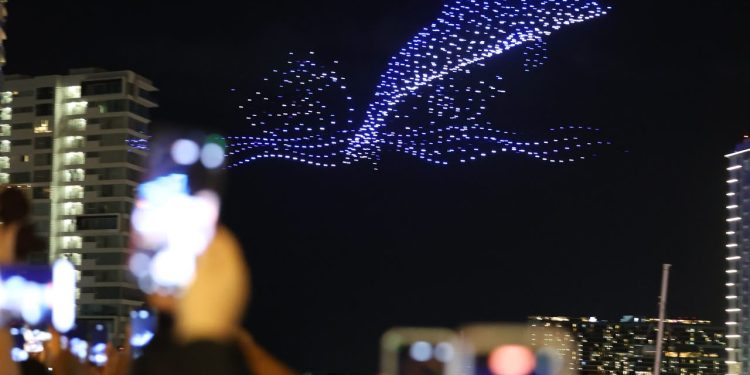 Realizan el “Drone Show Récord” en Puerto Cancún