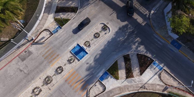 Entregan la obra “Entornos Universitarios Seguros” en la Universidad Tecnológica de Cancún